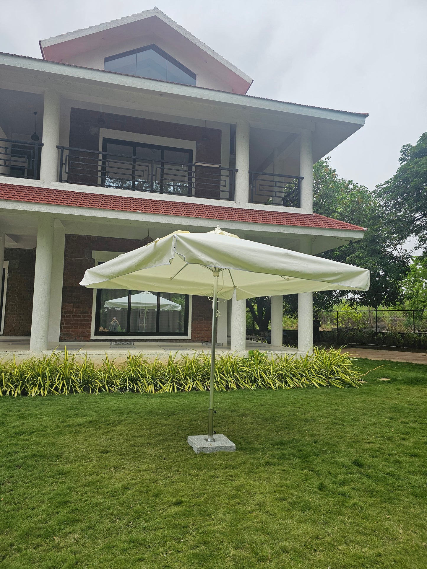 Heavy Duty Aluminium Centre Pole Square Umbrella + 40 kgs Granite Base
