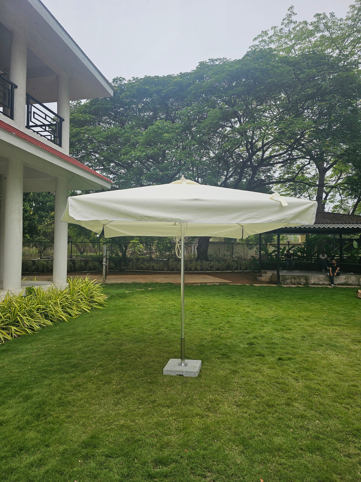 Heavy Duty Aluminium Centre Pole Square Umbrella + 40 kgs Granite Base