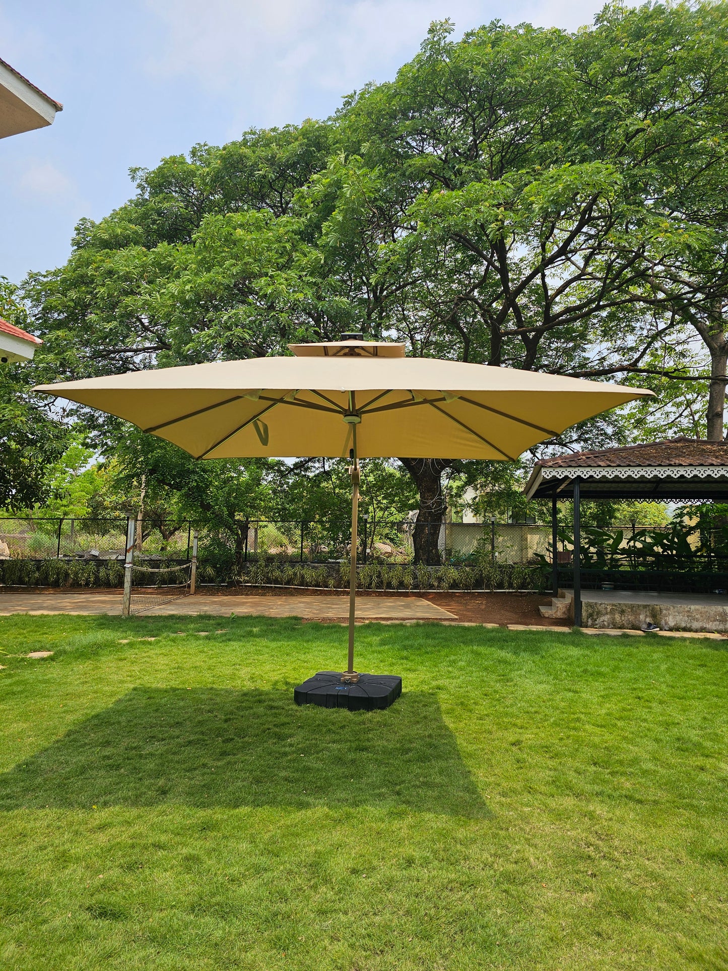 Luxury 360 Degree Aluminium LED Umbrella With Water Base ( 120 L )