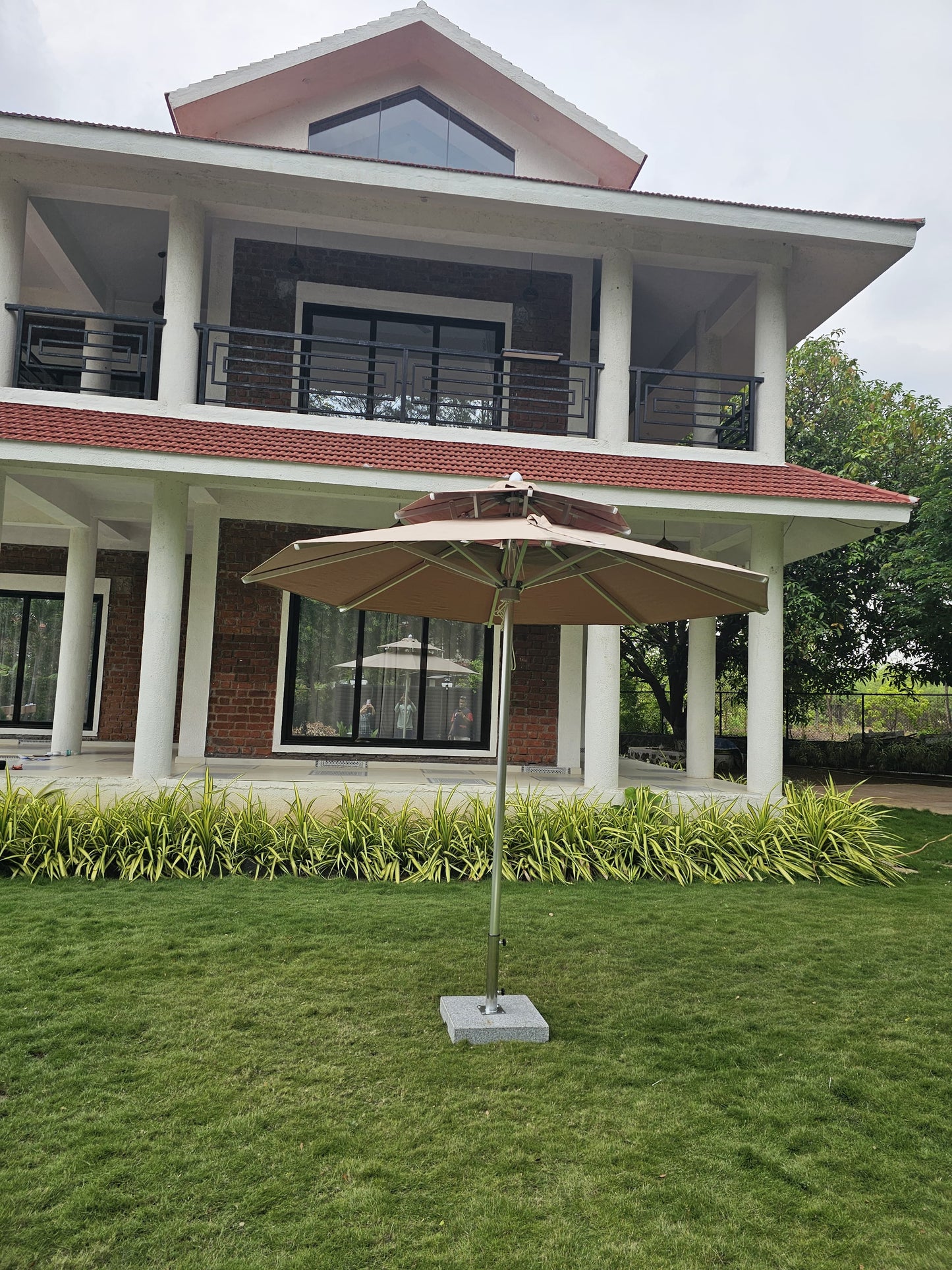 Heavy Duty Double Deck Aluminium Centre Pole Umbrella + 40 kgs Granite Base
