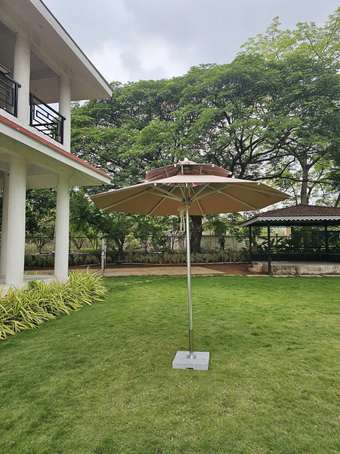 Heavy Duty Double Deck Aluminium Centre Pole Umbrella + 40 kgs Granite Base