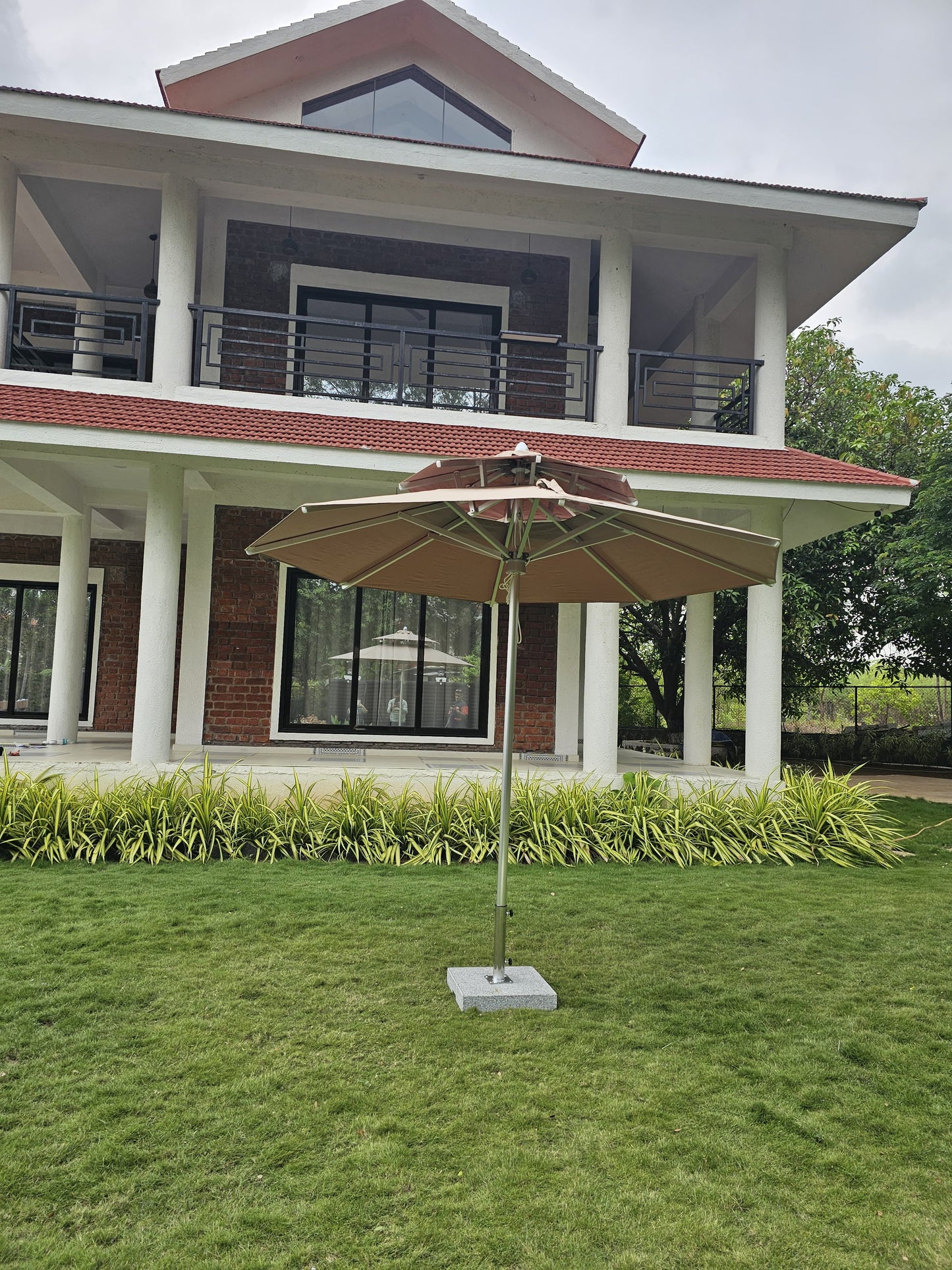 Heavy Duty Double Deck Aluminium Centre Pole Umbrella + 40 kgs Granite Base